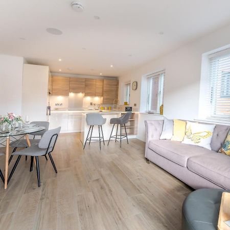 Pass The Keys Contemporary Apartment With Secure Parking Shrewsbury Exterior foto